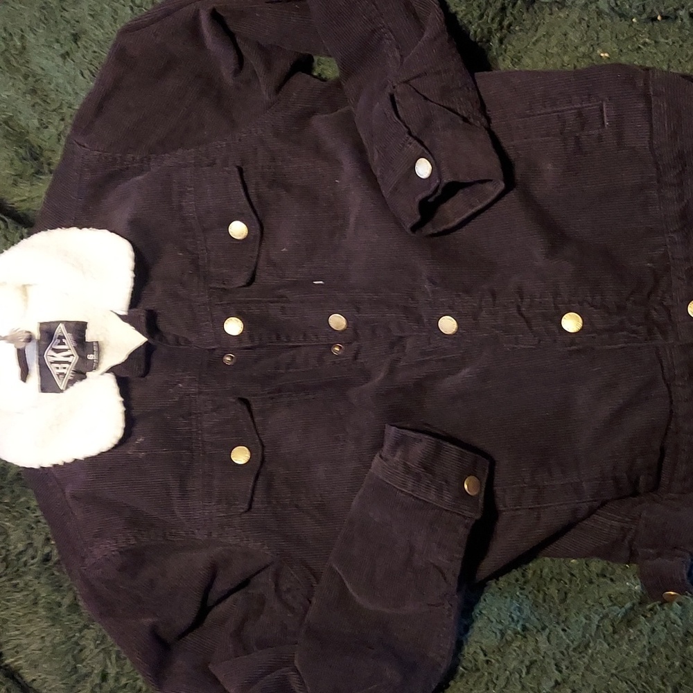 So on trend! Vintage corduroy chore jacket with snap buttons.